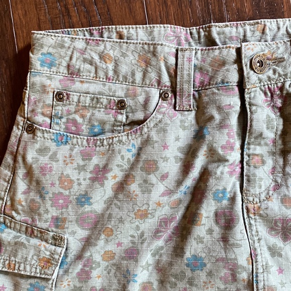 Green floral cargo mini skirt skort with shorts size 16R - Picture 6 of 10